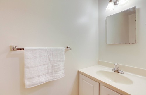 Trenton House | Trenton Townhome: 1 Mi to Downtown!