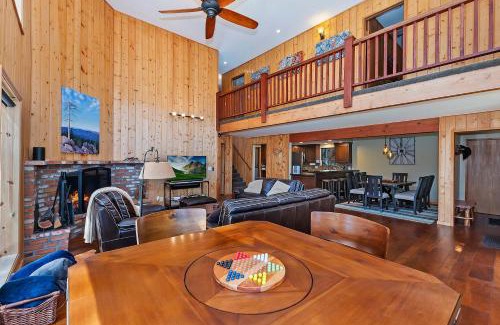 Green Valley Lake House | Tres Patos - Lakefront Stay for 8