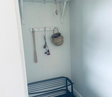 Ljung Apartment | Trevlig stuga på landet med öppen spis