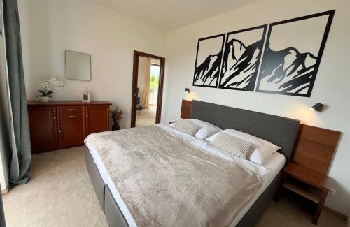 Velka Lomnica Apartment | Tri Štíty Apartment with Tatra View Terrace