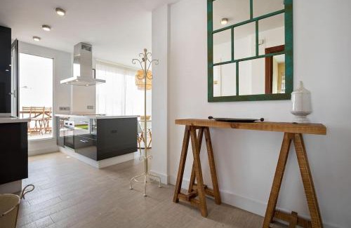 Triana Apartment | Triana Deluxe Skyview