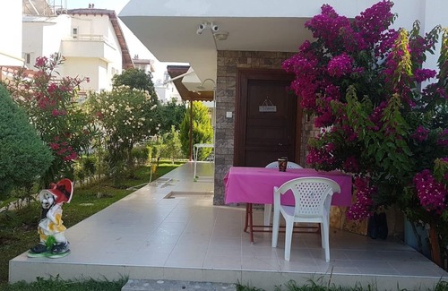 Cenger Villa | Triblex Villa I Private Beach I Walking Distance to the Sea 300 meters