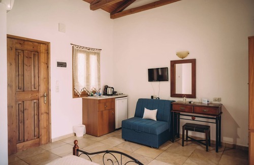 Ilida Apartment | Trikalioti's Lush Estate Apt Eleni