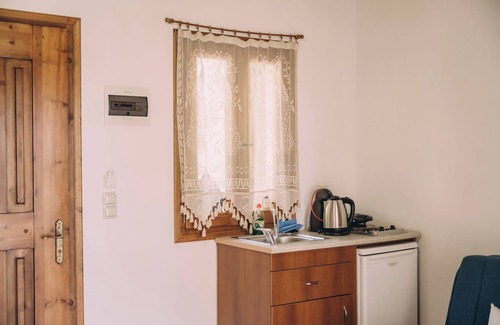 Ilida Apartment | Trikalioti's Lush Estate Apt Eleni