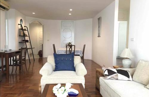 Silom Apartment | Trinity City View 3BR Spacious Family Silom