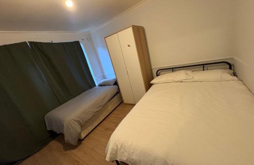 St. Ann's House | Triple room in North London