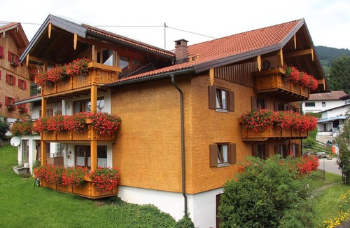 Vorderhindelang Apartment | Triple room shower/toilet/balcony - house "Beim Lorenzar"