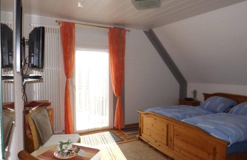 Kaimt Bed & Breakfast | Triple Room Shower/WC/Balcony - Winzerhaus Haas-Lenz