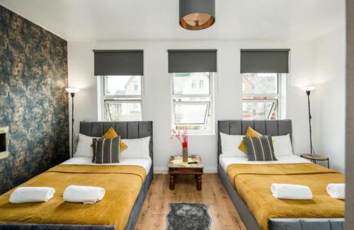 Childs Hill Apartment | Triple room with sharing bathroom