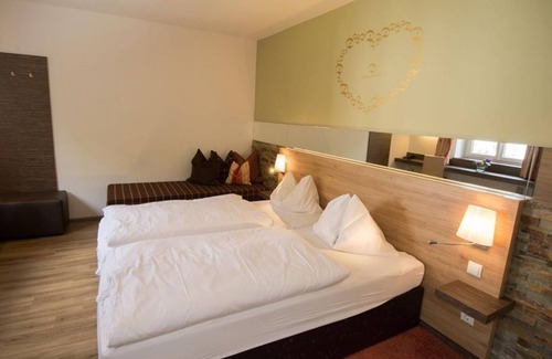 Muehlau Hotel | Triple room with shower, WC - Hotel Dollinger