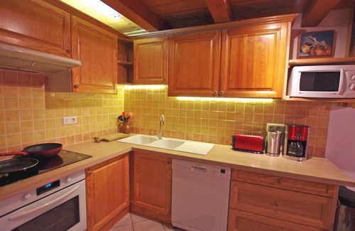 Champagny-en-Vanoise Ski Chalet | Triplex in Champagny-en-Vanoise for 12 people, 6 rooms, hotel services included, parking
