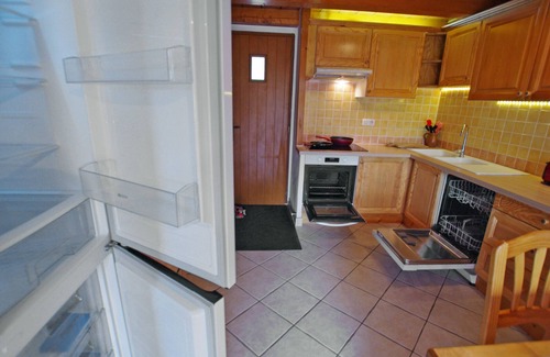 Champagny-en-Vanoise Ski Chalet | Triplex in Champagny-en-Vanoise for 12 people, 6 rooms, hotel services included, parking