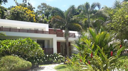 Pontal House | Tropical Contemporary Suites