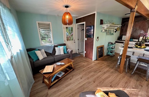 Waa Waa House | Tropical Garden Cottage near Ocean and Ponds