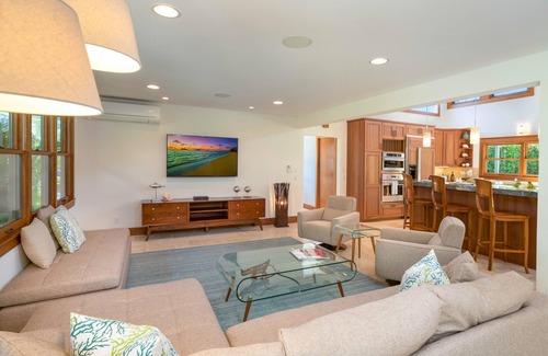 Eastern Honolulu House | Tropical Home w/Pool, Yard, Outdoor Lanai for Entertaining & A/C. Hale Niuiki