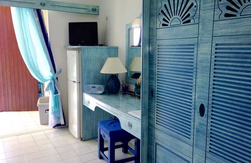 Morel Apartment | Tropical- MOLD THE OTHER-BORD