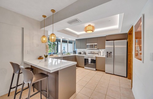 Cooper City Villa | Tropical Oasis with Heated Salt Water Pool & Bar!