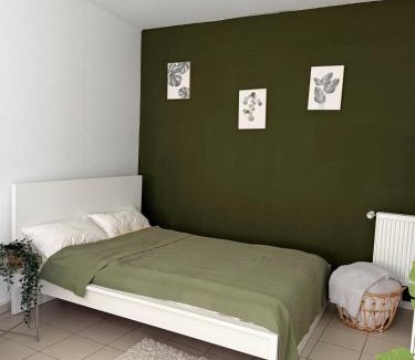 Bad Nauheim Apartment | Tropical Room Modern Cozy