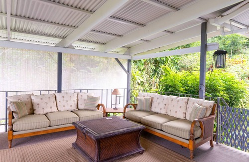 Honaunau-Napoopoo House | Tropical, secluded getaway with ocean views, covered lanai, grill, & fast WiFi