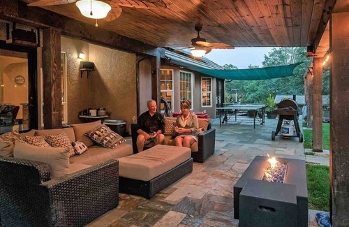Redding House | Tropical - Your Ultimate Vacation