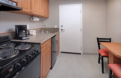 Anaheim Resort Hotel | Tropicana Inn and Suites