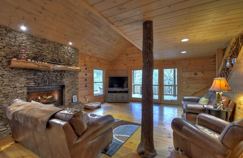 Epworth Cabin | Trout Stream Bliss: Cabin with Hot Tub Beckons
