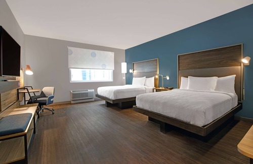 East Town Hotel | Tru By Hilton Milwaukee Downtown, WI