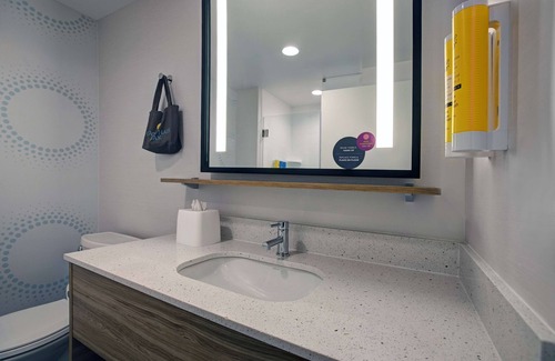 East Town Hotel | Tru By Hilton Milwaukee Downtown, WI