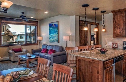 Breckenridge Cabin | TRUE Ski In/Out Luxury 1-Bedrm Residence, Grand Lodge on Peak 7, Breckenridge CO