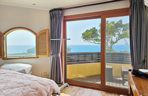 Namwon House | Tteuribada Pension