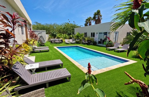 Washington Apartment | Tu Paraíso Tropical, Terraza y Piscina Soleada, Bañera con Hidromasaje