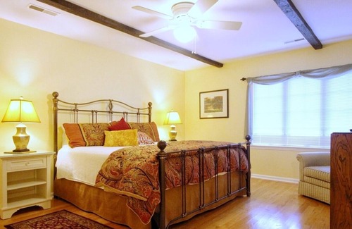 Summerville Bed & Breakfast | Tudor Oaks Inn