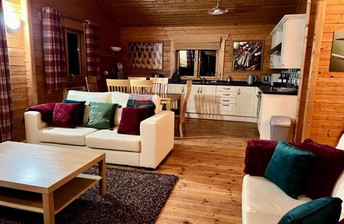 Ampney Crucis House | Tufty Lodge, Lake Pochard lodge 9
