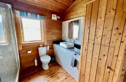 Ampney Crucis House | Tufty Lodge, Lake Pochard lodge 9
