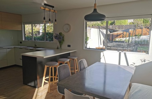 Nelson House | 'Tui Glen' - secure family home close to Nelson town