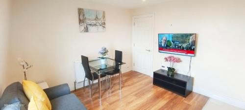 Addison Apartment | Tulip 5 Top Floor at Hammersmith
