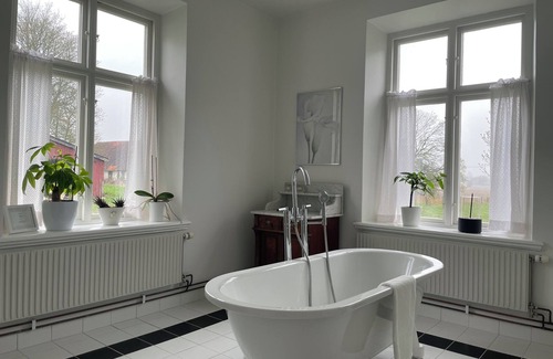 Sjobo Bed & Breakfast | Tullesbo Sätesgård