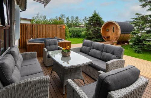 Laugarbakki Apartment | Túnfífill Guesthouse - Deluxe villa - free hot tub and sauna, cozy and quiet