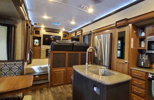 River Ranch Cottage | Turn Key Tiki Hut Glamping On-site RV Package! FREE Golf Cart! 182