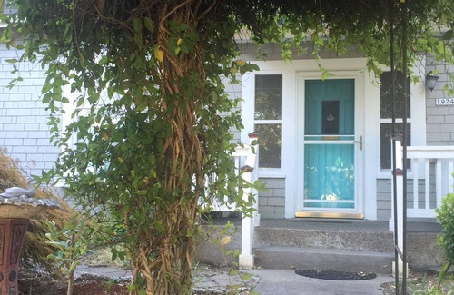 Carnation House | Turn of the century farmhouse with modern day appeal! walk to downtown, and PU!