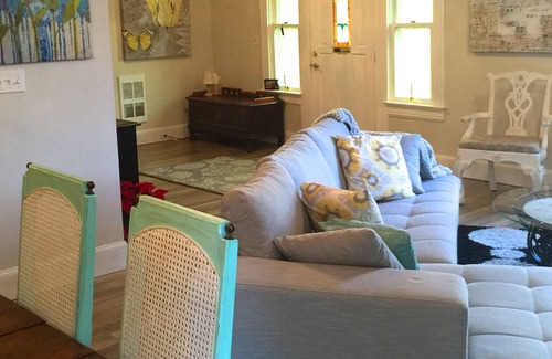 Carnation House | Turn of the century farmhouse with modern day appeal! walk to downtown, and PU!