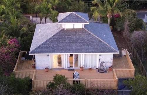 Dunmore Town House | Turning Tides - 5 bedroom house in Harbour Island with WiFi, AC and generator.