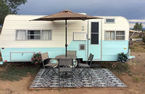 Santa Fe House | Turquoise Trail-er with Sunsets and llamas too