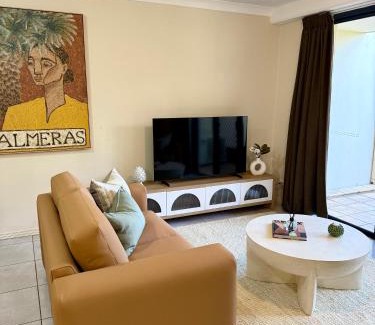Mermaid Beach Apartment | Turtle Beach Getaway - Family Paradise by the Sea
