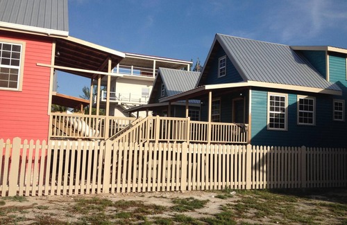 Caye Caulker Cottage | Turtle Cottage with a pool