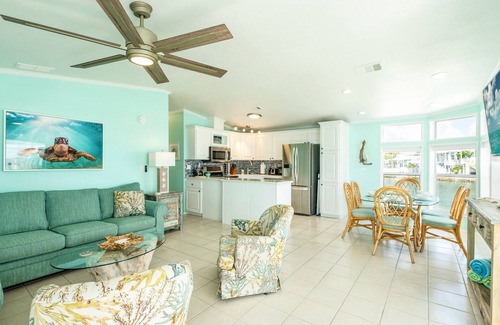 Cudjoe Key Cottage | *TURTLE COVE VIEWS @ VENTURE OUT* 2BR/2BA Cottage +35’ Private Slip | 80’ Pool