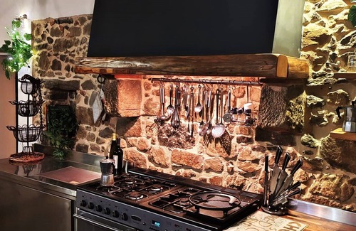 Bagni di Lucca Villa | Tuscan Farmhouse Stunning Views, 9m x 4m Pool, BBQ & Pizza Oven, Gardens & More