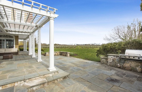 Cutchogue House | Tuscany in the North Fork - Spectacular Villa in the Midst of a Vineyard