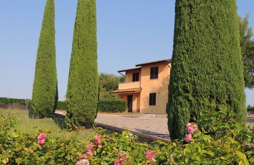 Fucecchio Villa | Tuscany villa and apartments with garden, BBQ, views, fantastic pool. Free WiFi