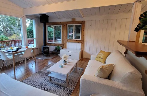 Regional District of Nanaimo Cottage | Twin Beaches Cottage